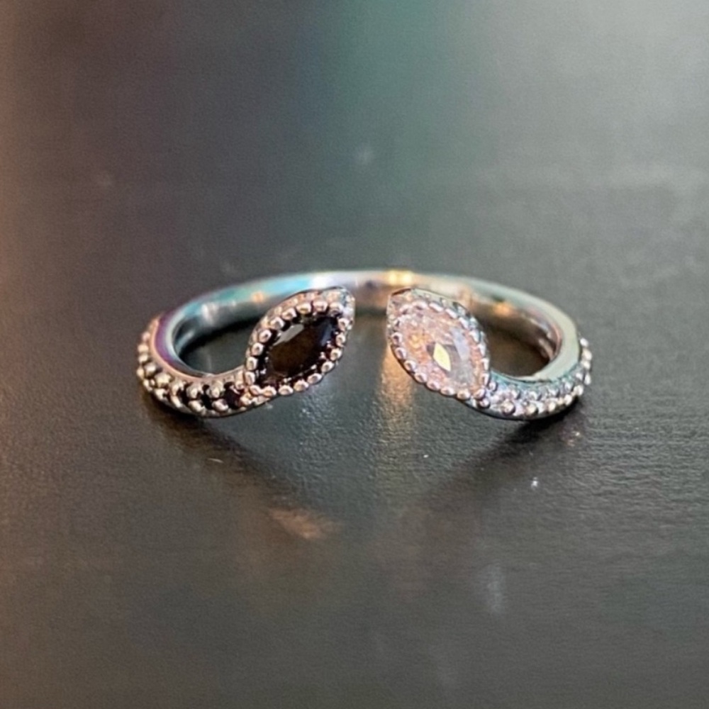 Fragrant Jewels Yin Yang Ring Clear/Black/Silver- Size 6.